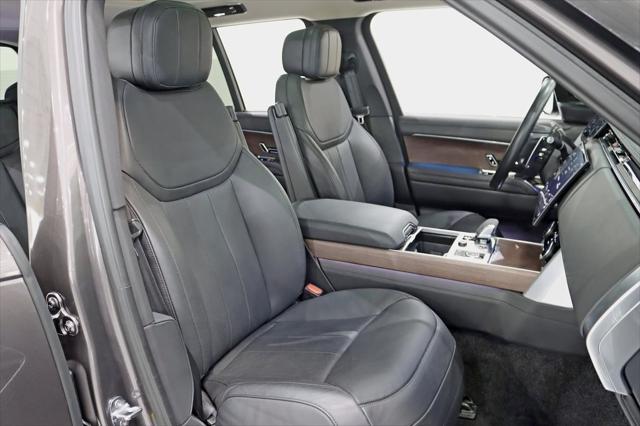 Photo of 2023 Charente Gray Premium Metallic Land Rover Range Rover