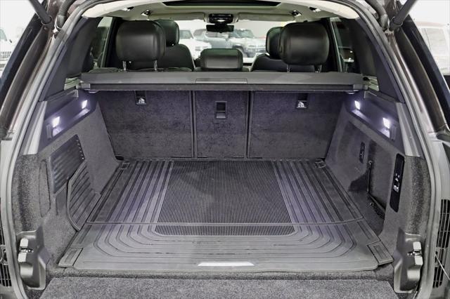 Photo of 2023 Charente Gray Premium Metallic Land Rover Range Rover