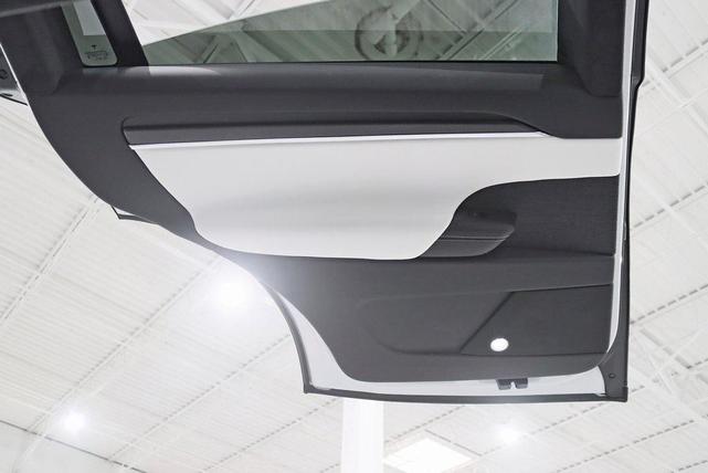Photo of 2022 Pearl White Multi-Coat Tesla Model X