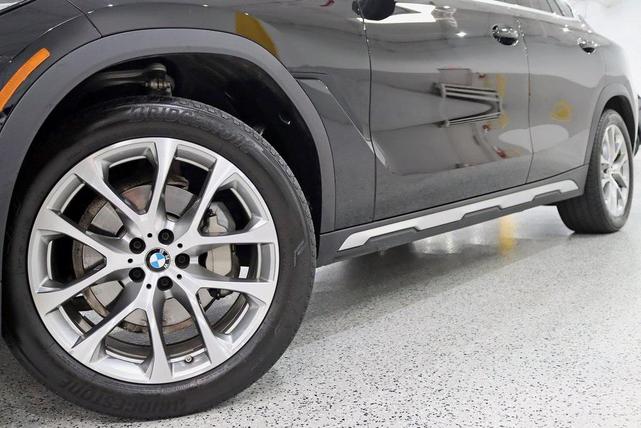Photo of 2022 Jet Black BMW X6