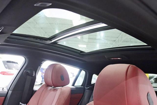 Photo of 2022 Jet Black BMW X6