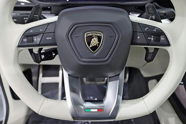 Photo of 2019 Bianco Icarus Metallic Lamborghini Urus