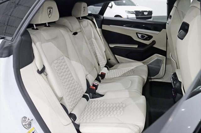 Photo of 2019 Bianco Icarus Metallic Lamborghini Urus