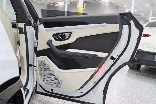 Photo of 2019 Bianco Icarus Metallic Lamborghini Urus