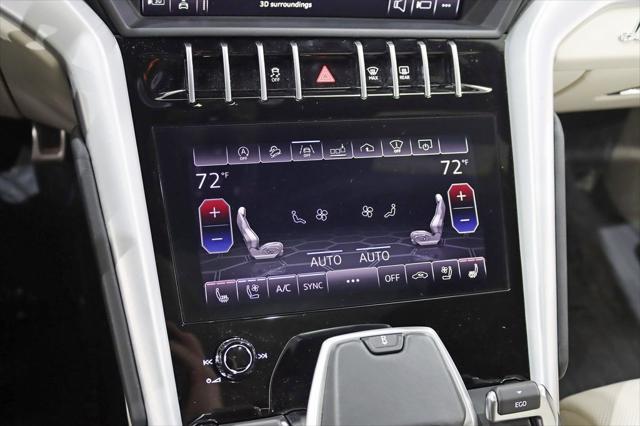 Photo of 2019 Bianco Icarus Metallic Lamborghini Urus