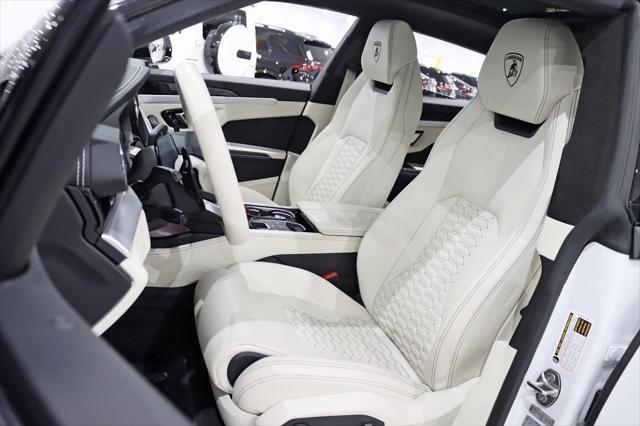 Photo of 2019 Bianco Icarus Metallic Lamborghini Urus