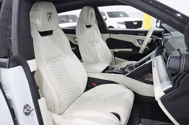 Photo of 2019 Bianco Icarus Metallic Lamborghini Urus