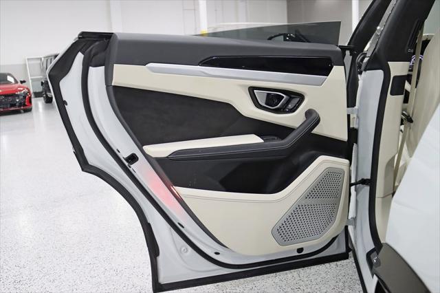 Photo of 2019 Bianco Icarus Metallic Lamborghini Urus