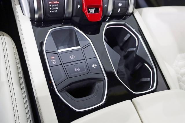 Photo of 2019 Bianco Icarus Metallic Lamborghini Urus