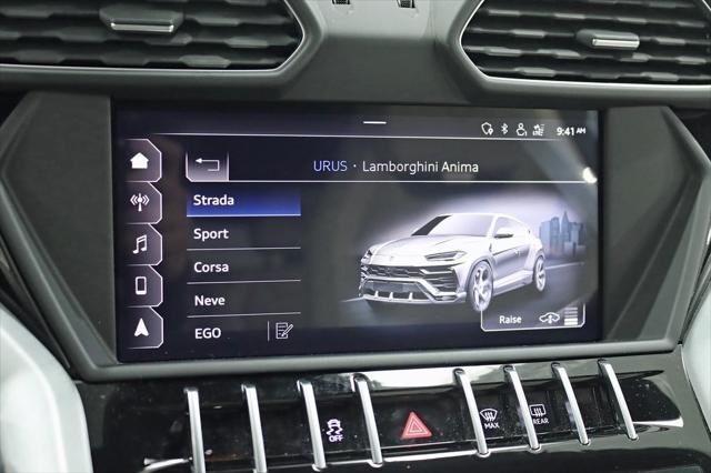 Photo of 2019 Bianco Icarus Metallic Lamborghini Urus