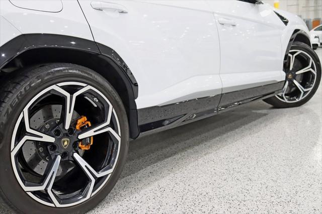 Photo of 2019 Bianco Icarus Metallic Lamborghini Urus