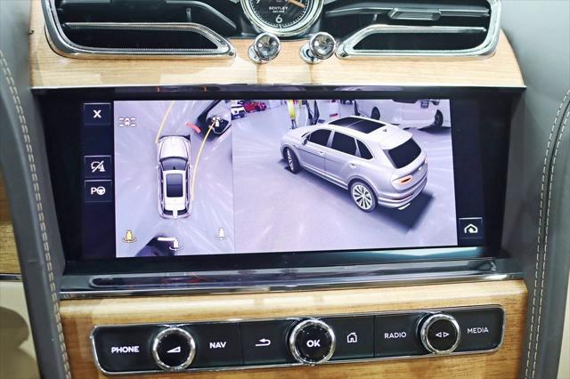Photo of 2024 Glacier White Bentley Bentayga