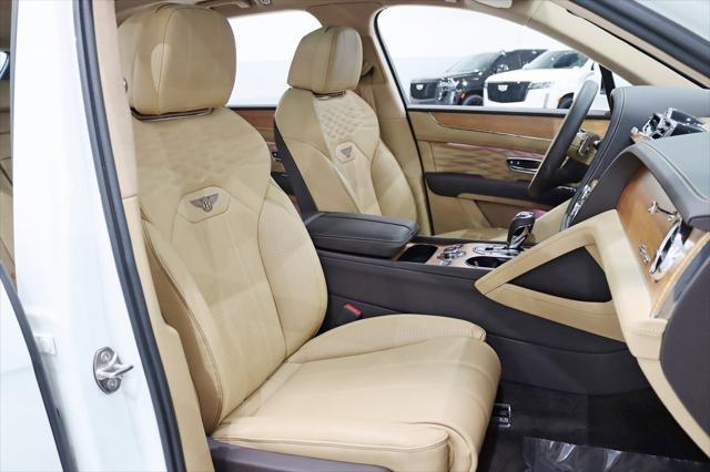 Photo of 2024 Glacier White Bentley Bentayga