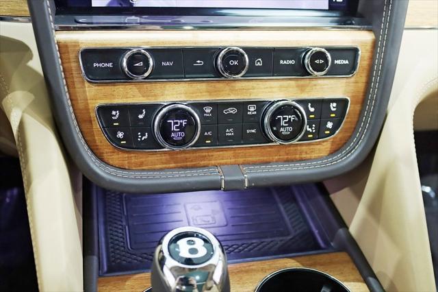 Photo of 2024 Glacier White Bentley Bentayga