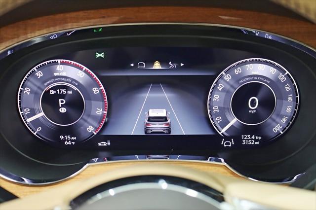 Photo of 2024 Glacier White Bentley Bentayga