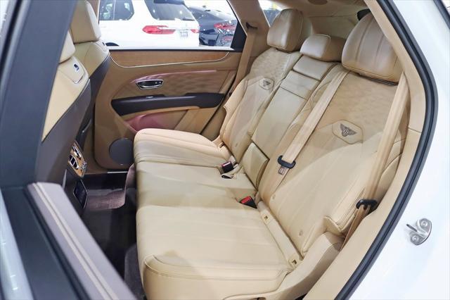 Photo of 2024 Glacier White Bentley Bentayga