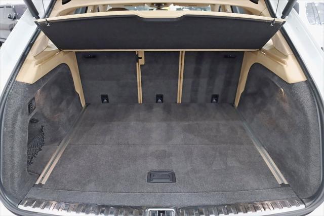 Photo of 2024 Glacier White Bentley Bentayga