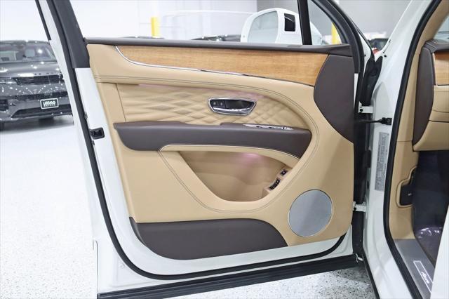 Photo of 2024 Glacier White Bentley Bentayga