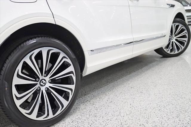 Photo of 2024 Glacier White Bentley Bentayga