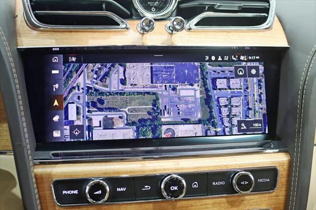Photo of 2024 Glacier White Bentley Bentayga