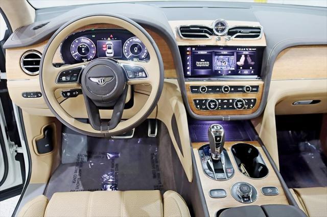 Photo of 2024 Glacier White Bentley Bentayga