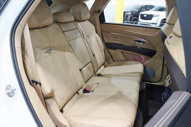 Photo of 2024 Glacier White Bentley Bentayga