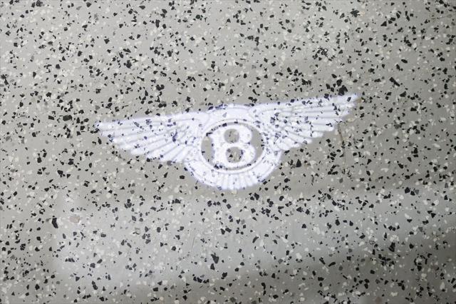 Photo of 2024 Glacier White Bentley Bentayga