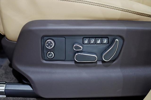 Photo of 2024 Glacier White Bentley Bentayga