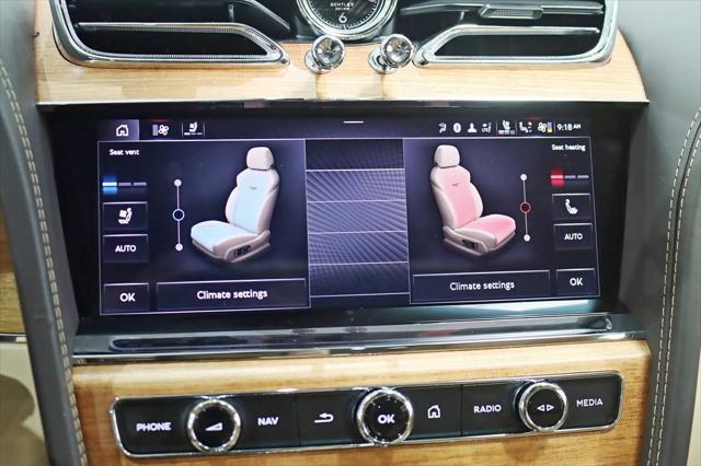 Photo of 2024 Glacier White Bentley Bentayga