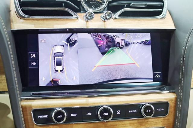 Photo of 2024 Glacier White Bentley Bentayga