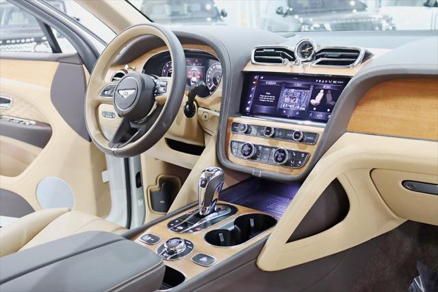 Photo of 2024 Glacier White Bentley Bentayga
