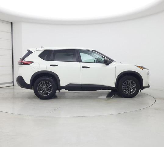 Photo of 2022 Glacier White Nissan Rogue
