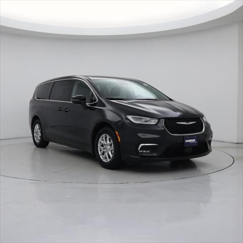 Photo of 2023 Brilliant Black Crystal Pearlcoat Chrysler Pacifica