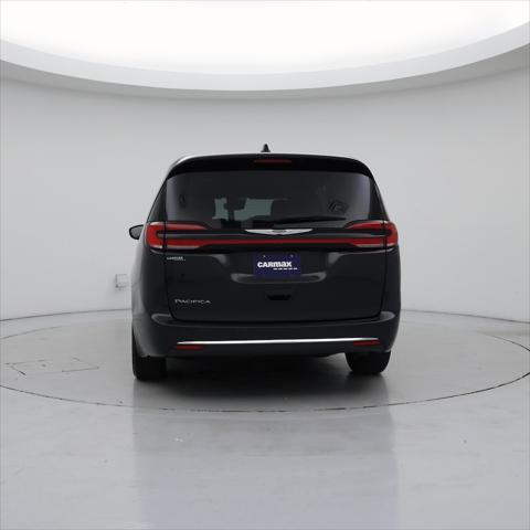 Photo of 2023 Brilliant Black Crystal Pearlcoat Chrysler Pacifica