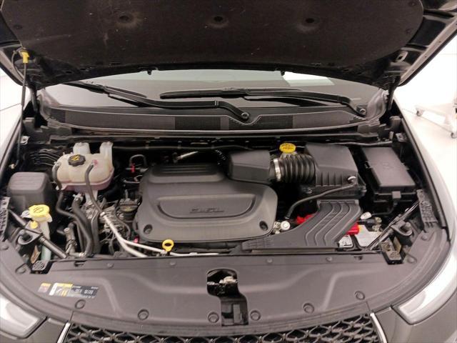 Photo of 2023 Brilliant Black Crystal Pearlcoat Chrysler Pacifica