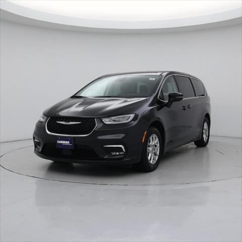 Photo of 2023 Brilliant Black Crystal Pearlcoat Chrysler Pacifica