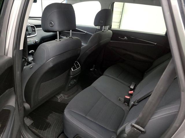 Photo of 2017 Gray Kia Sorento
