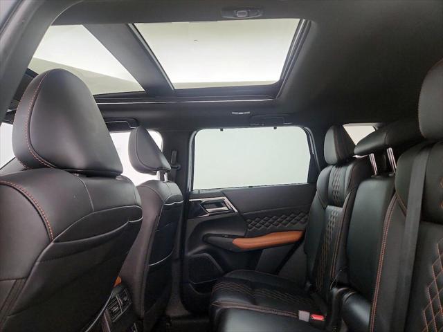 Photo of 2022 White Diamond Mitsubishi Outlander