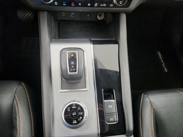 Photo of 2022 White Diamond Mitsubishi Outlander