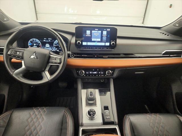 Photo of 2022 White Diamond Mitsubishi Outlander