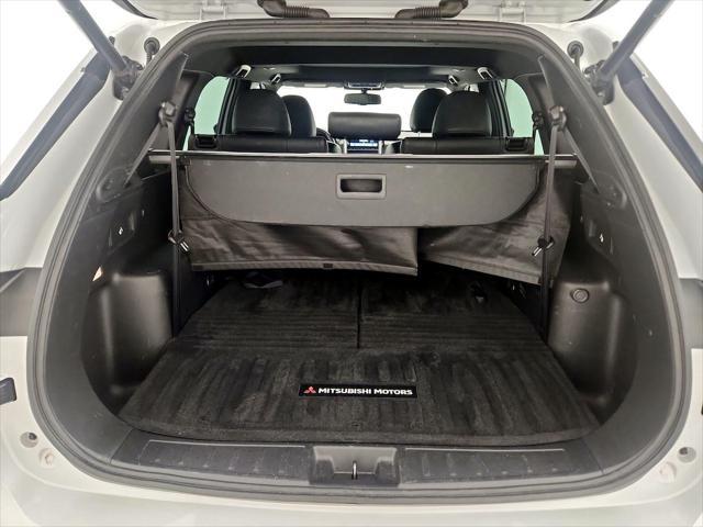Photo of 2022 White Diamond Mitsubishi Outlander