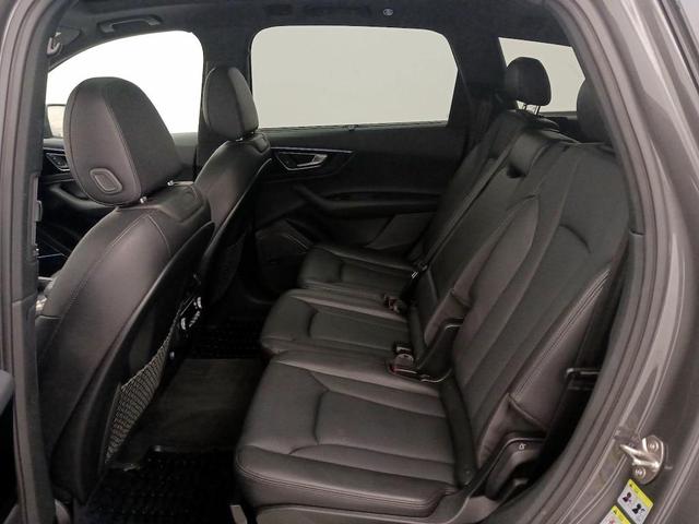 Photo of 2018 Gray Audi Q7
