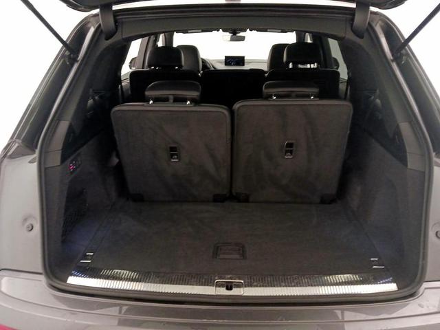 Photo of 2018 Gray Audi Q7