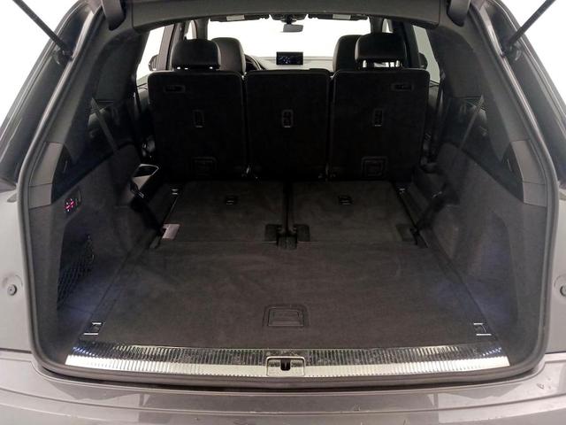 Photo of 2018 Gray Audi Q7