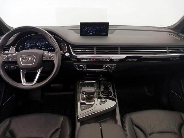 Photo of 2018 Gray Audi Q7
