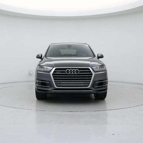Photo of 2018 Gray Audi Q7
