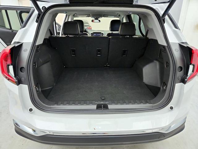 Photo of 2024 Summit White GMC Terrain