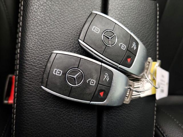 Photo of 2021 Black Mercedes-Benz GLB 250