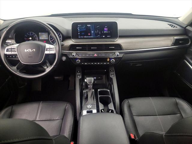 Photo of 2022 Black Copper Kia Telluride