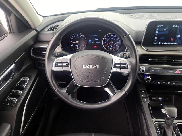 Photo of 2022 Black Copper Kia Telluride